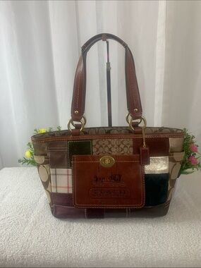 GUC Vintage Coach Soho Leather Hobo shoulder bag L 15” x H 10” x D 4”